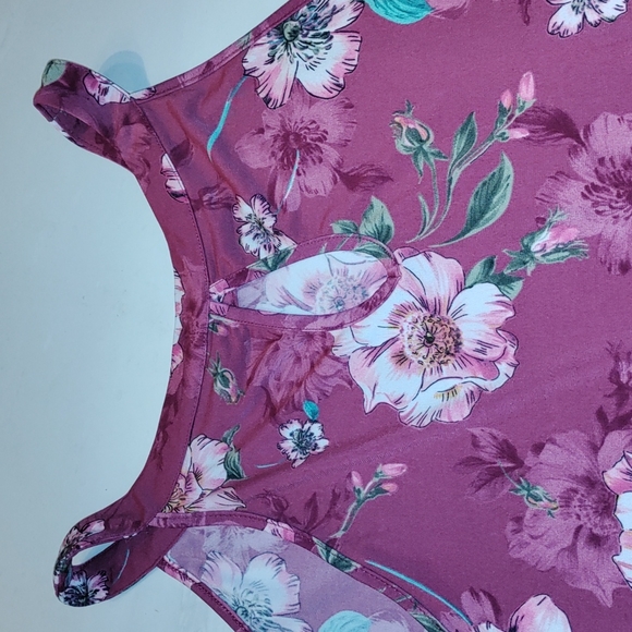 Plus size top - Picture 2 of 3